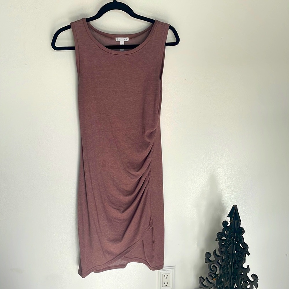 Cute and flattering casual dress. Side rouching and un-even hem